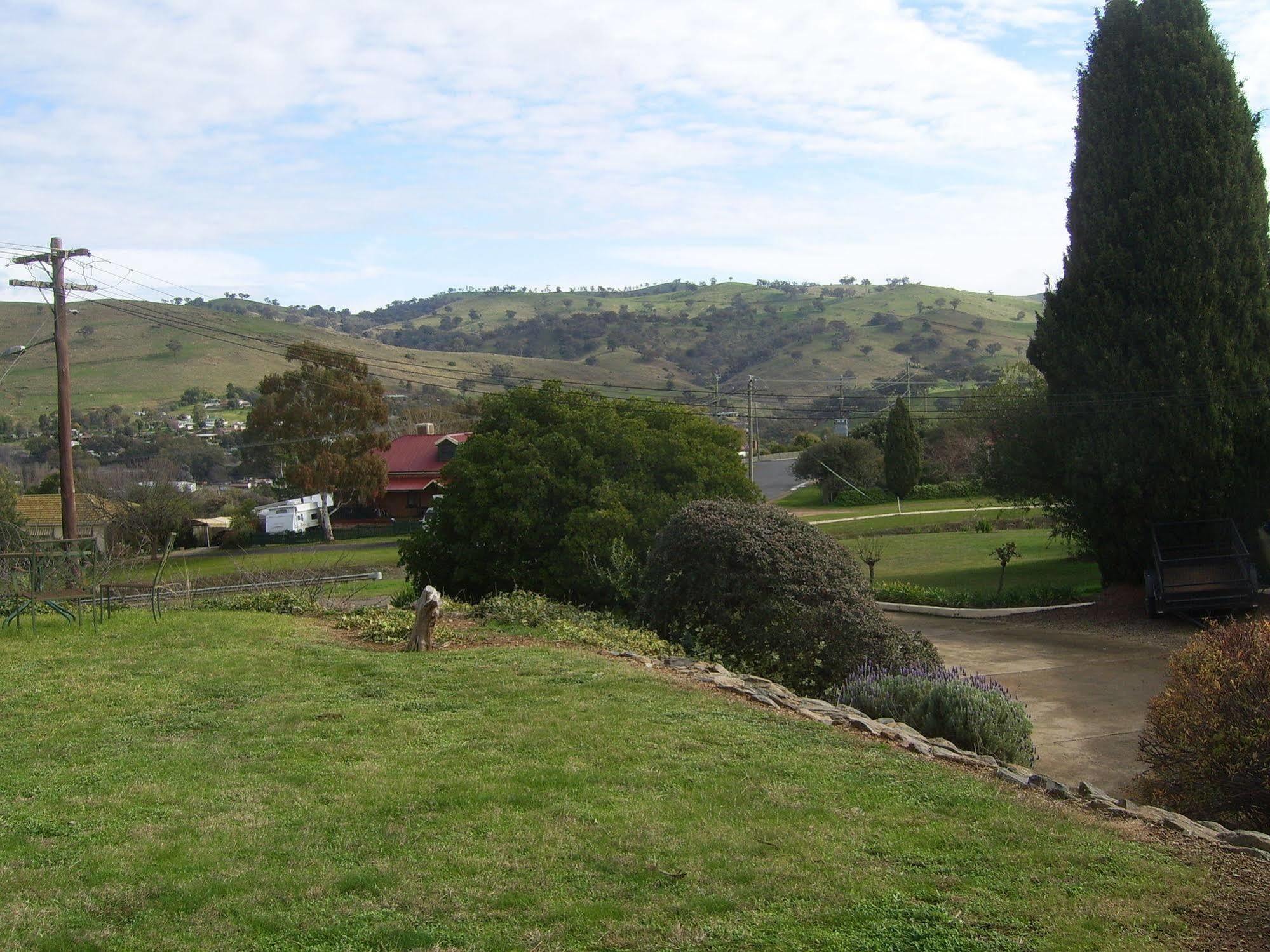 Garden Motor Inn Gundagai Exterior photo